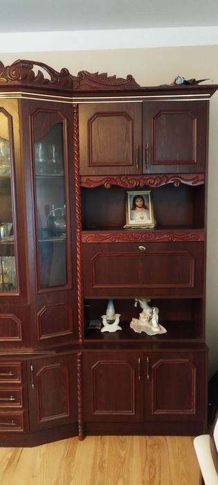 Meblościanka z koroną