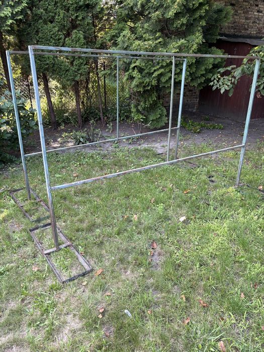 Stelaż metalowy na baner reklamowy