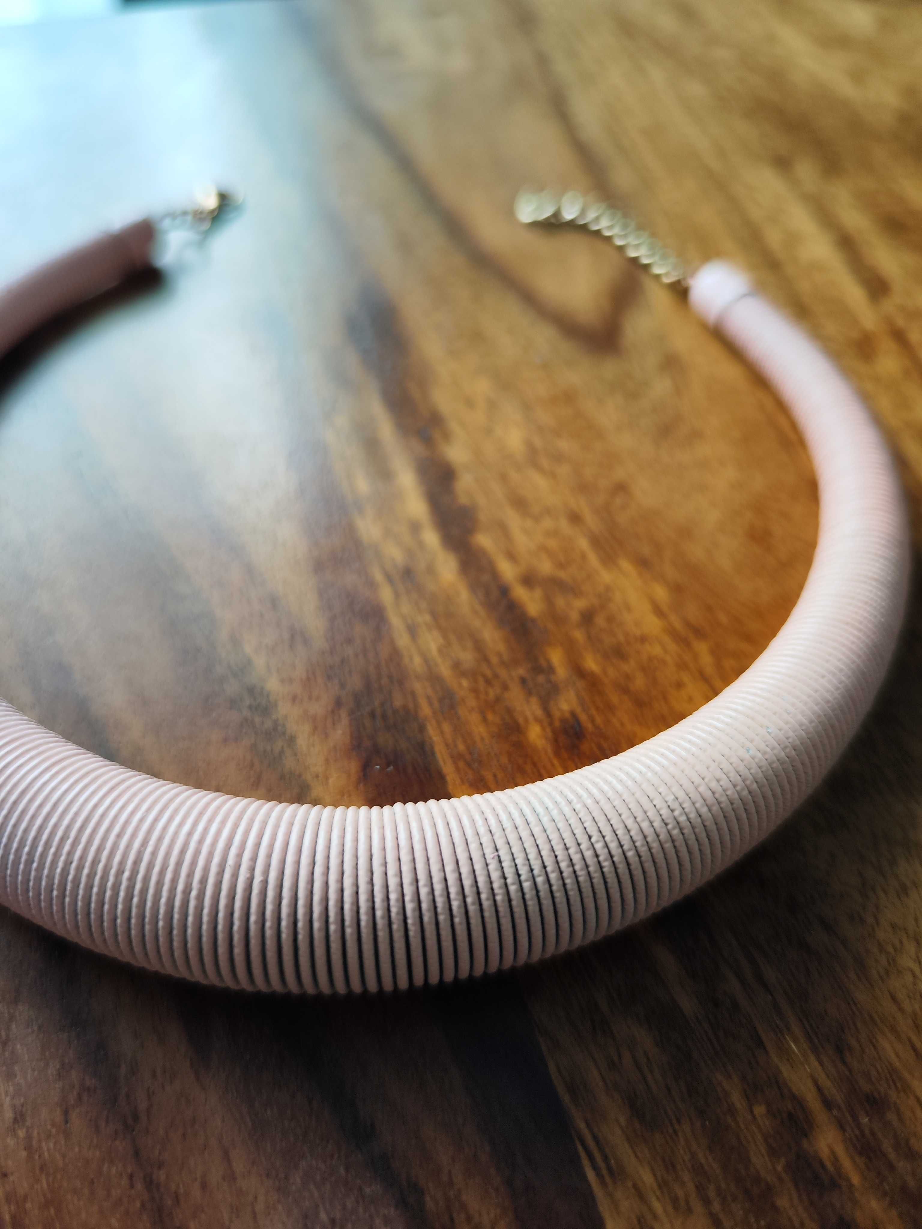 Naszyjnik choker pudrowy róż / stan idelany