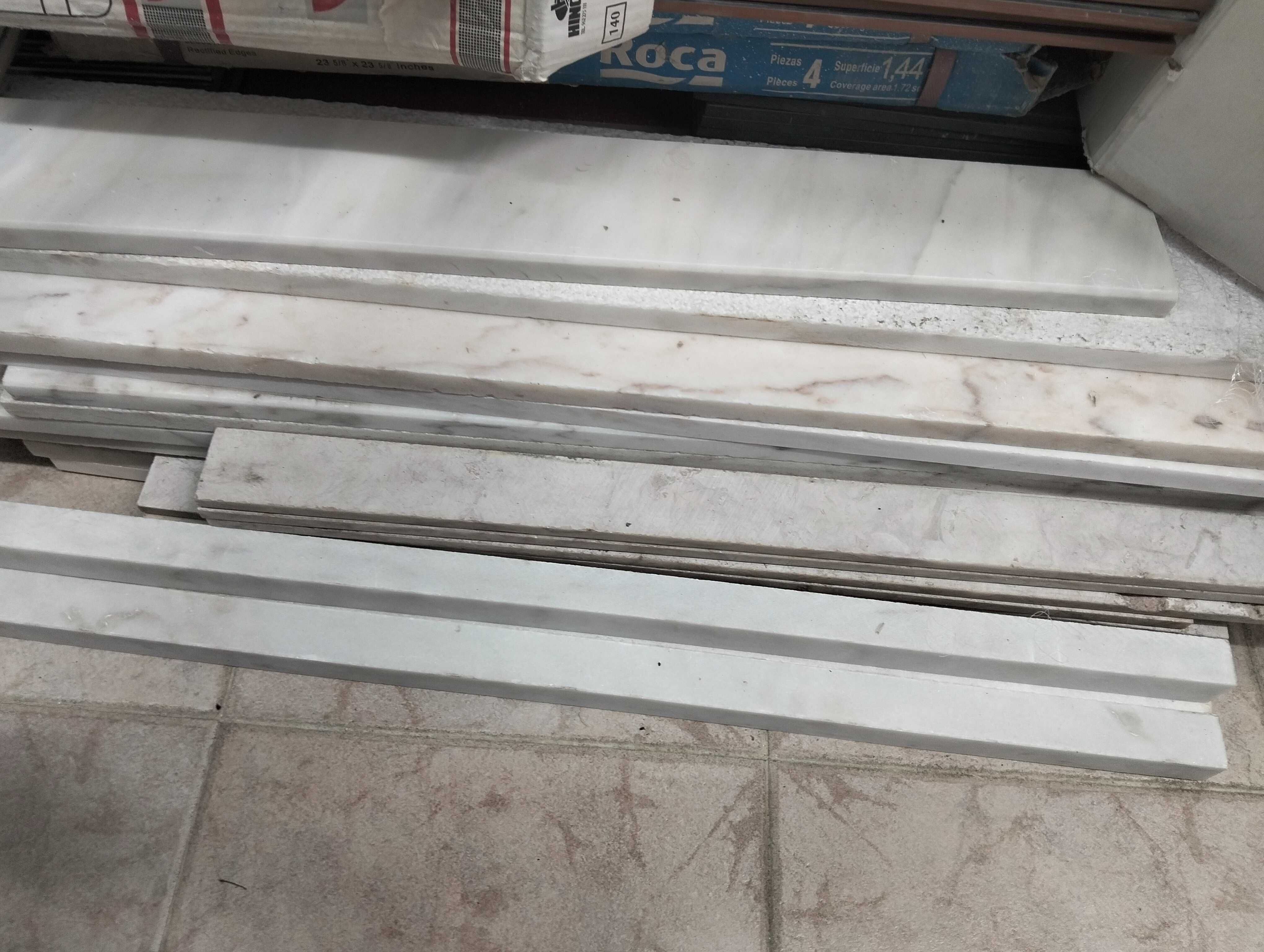 Vendo Rodapé em Mármore