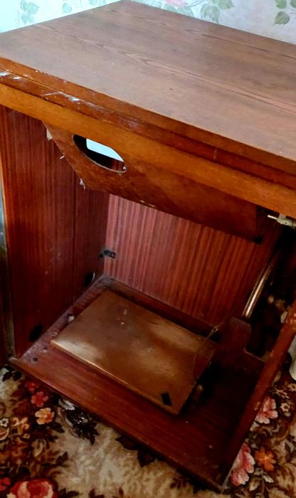 Продам швейную машинку Чайка