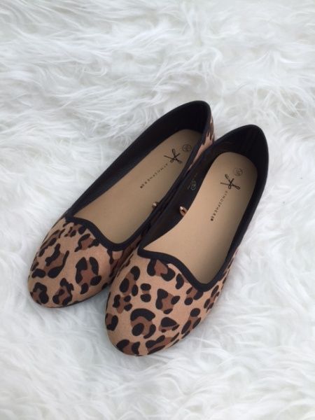 Sabrinas leopardo e ténis Primark