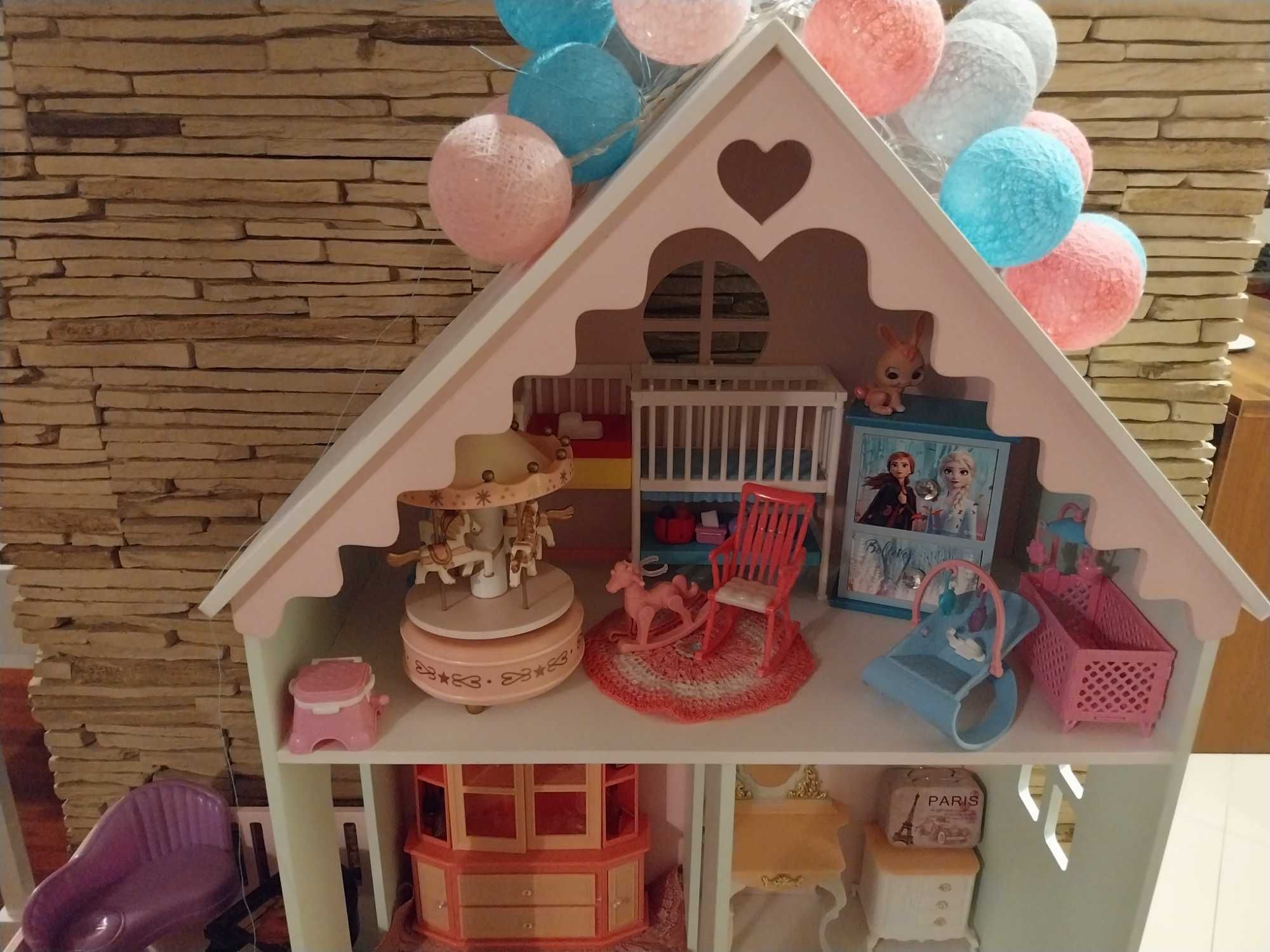 Drewniany domek dla lalek Barbie z wyposażeniem