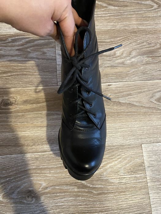 Шкіряні ботінки,дуже зручні