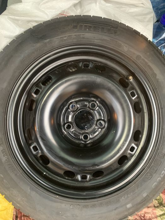 185/60/r15 pirelli  диск 5*100 было на запаске ставилось 1 раз