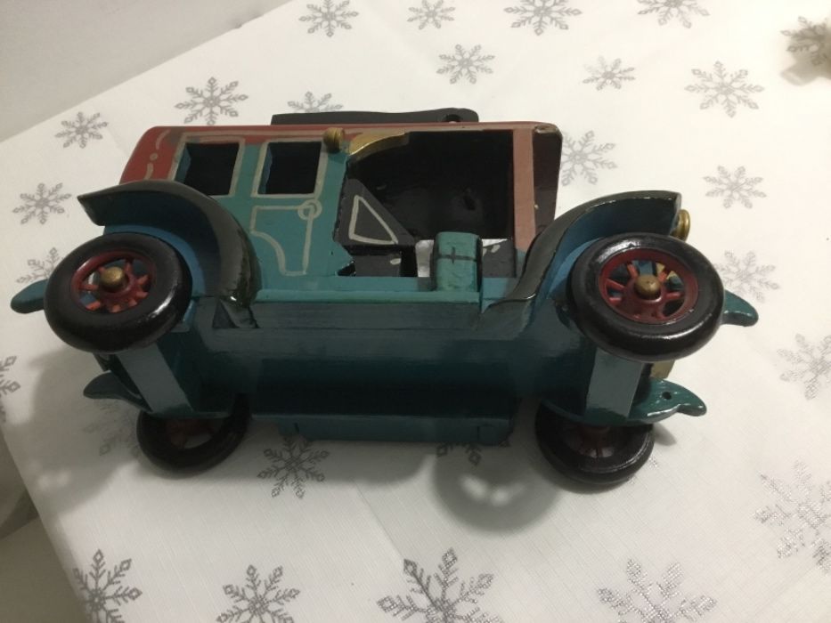 Carro decorativo em Madeira