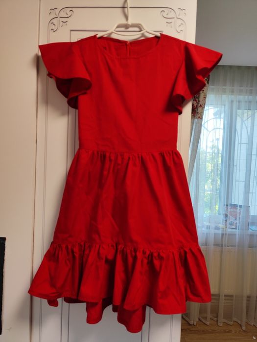 Нарядное платье для девочки р.134