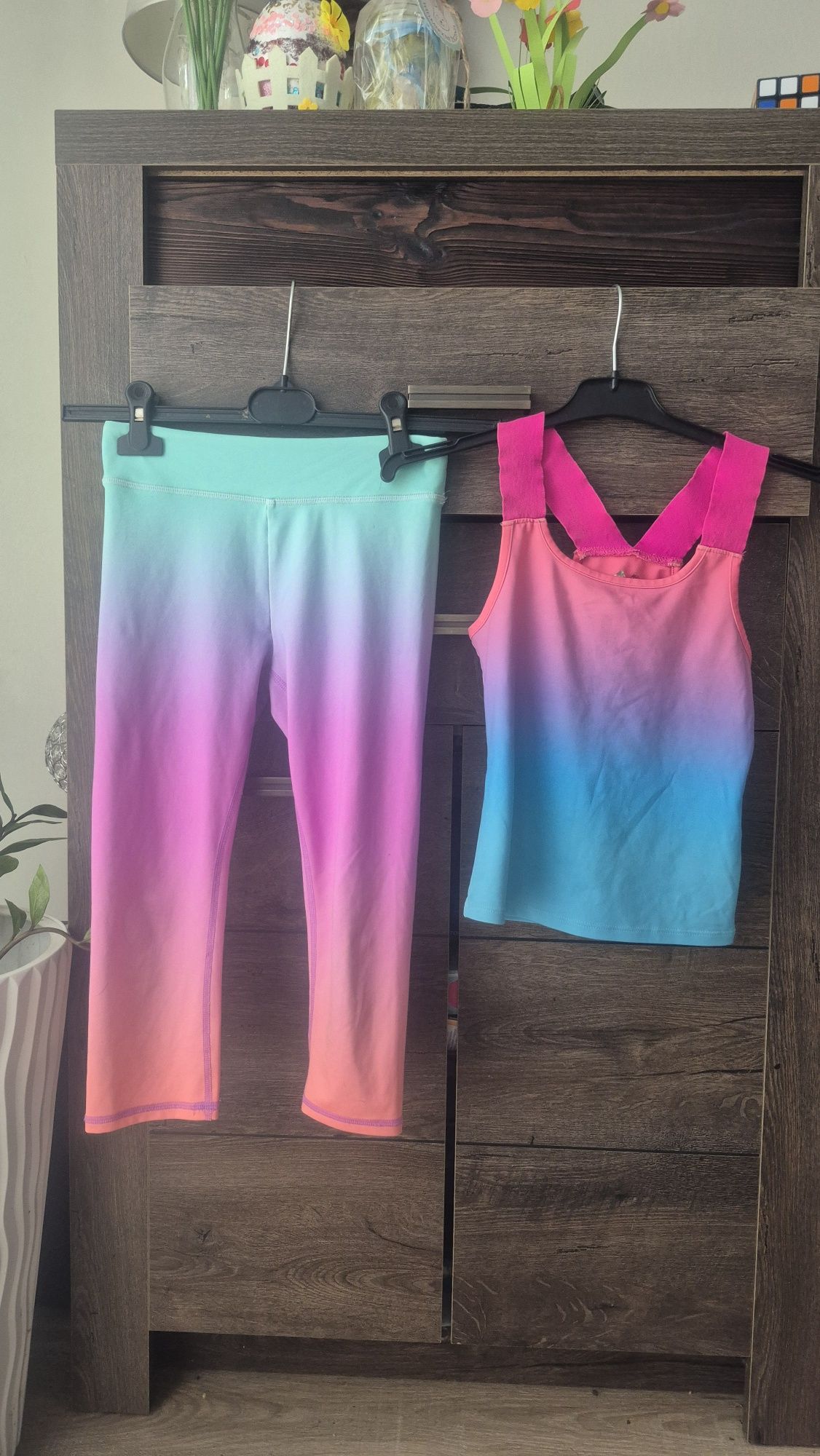 Strój do ćwiczeń dla dziewczynki top i legginsy H&M r. 134/140
