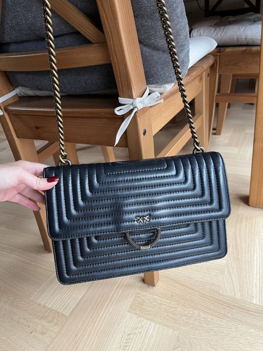 Czarna skórzana niespotykana torebka pinko łańcuszek złoty