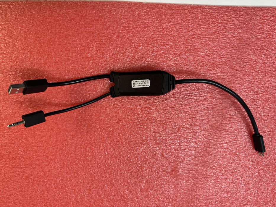 Adaptador audio Bmw / Mini original para Iphone