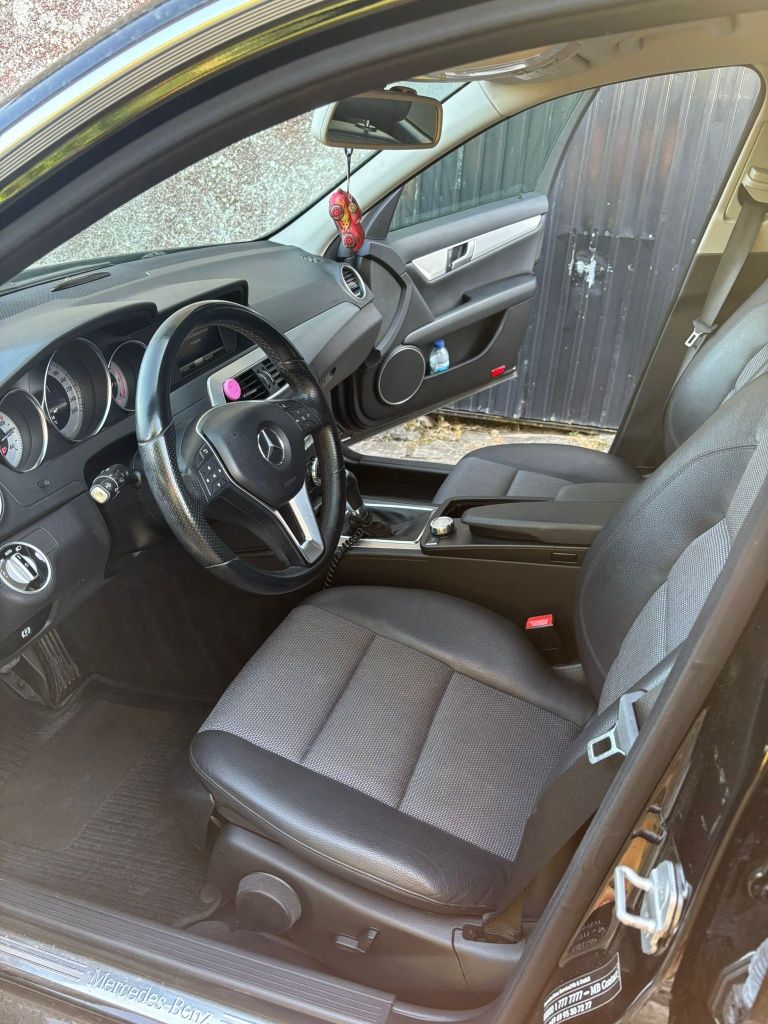 Mercedes-benz c220d