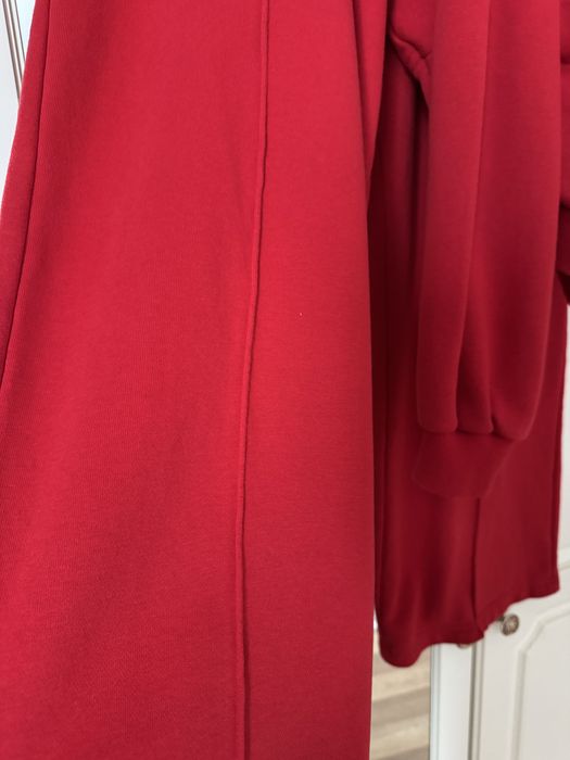 Стильний червоний костюм в стилі Зара