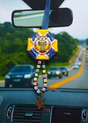 Іменна підвіска в автомобіль