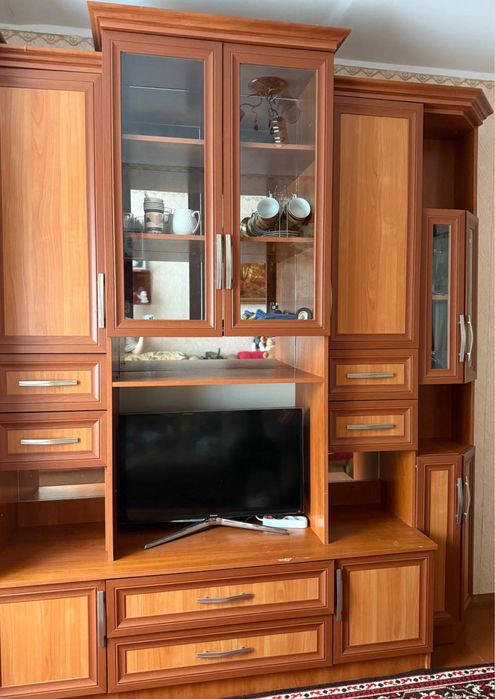 Шафа-стінка з дерева