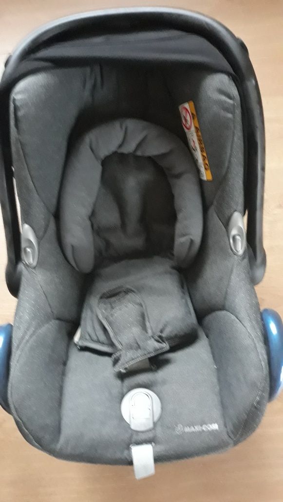 Fotelik samochodowy Maxi Cosi z bazą isofix