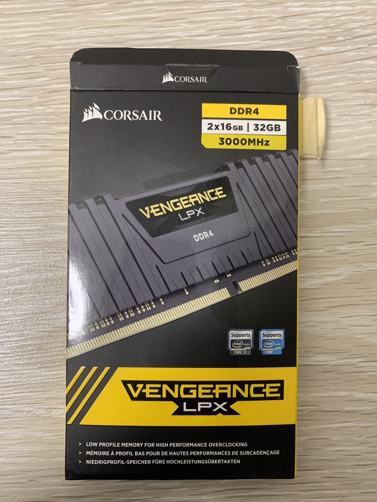 Corsair 32 GB (2x16GB) DDR4 3000 MHz Vengeance LPX