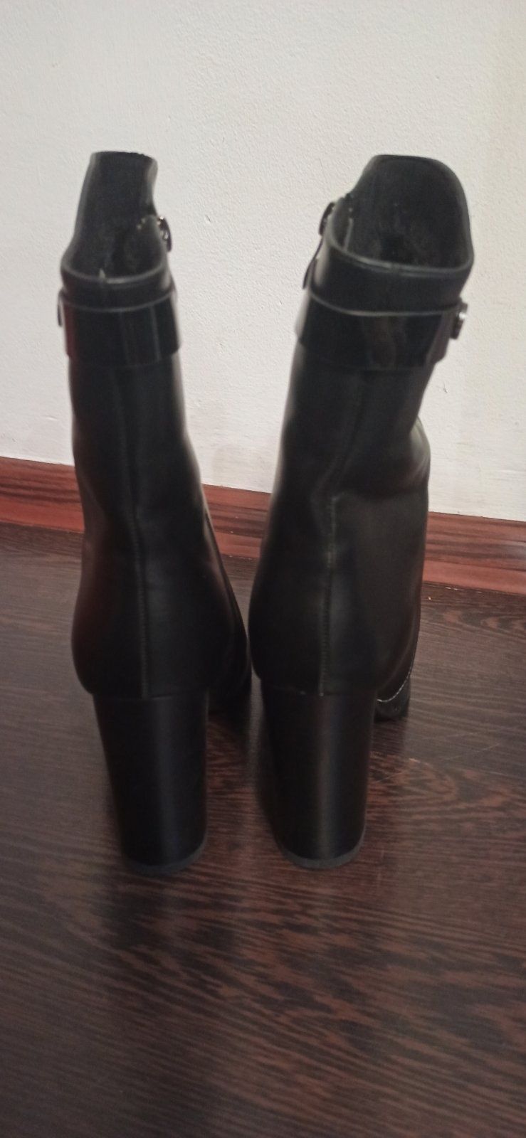 Чоботи, черевички жіночі,зима.НОВІ 38 розмір