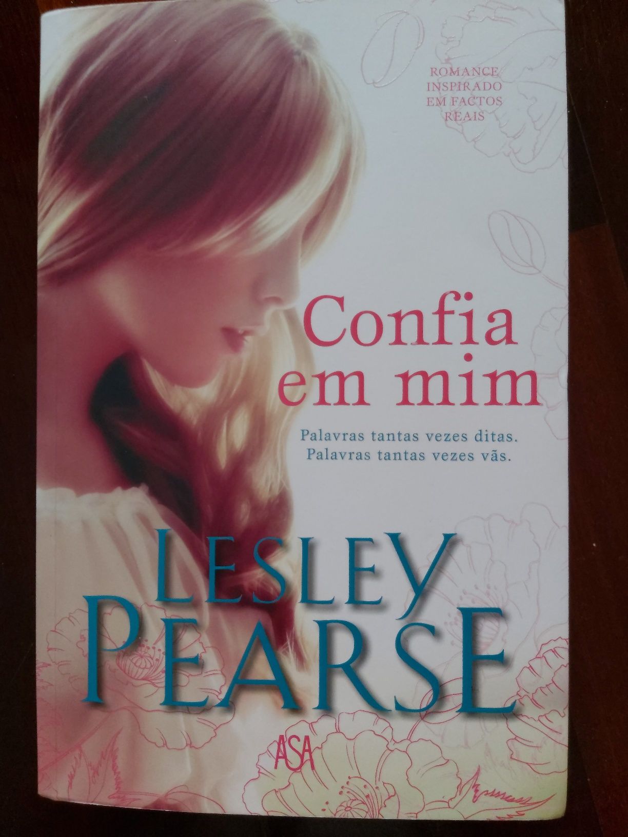 Livro "confia em mim" de Lesley Pearse