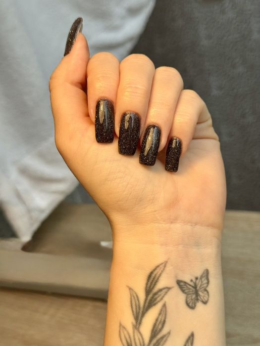 Троєщина, покриття нігтів