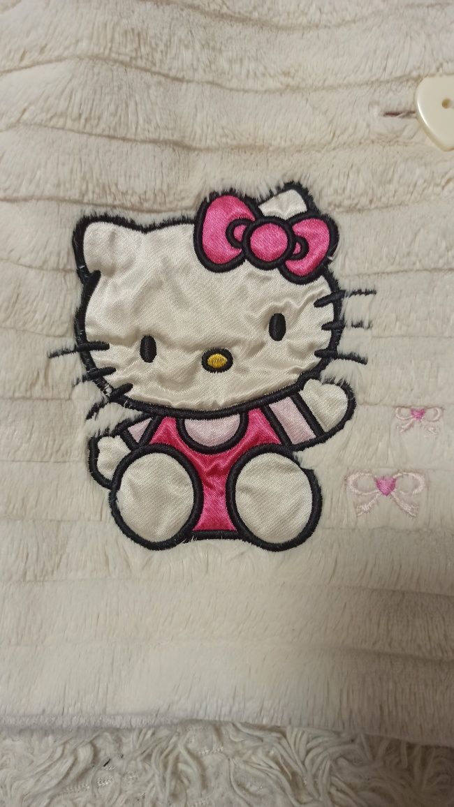 Беленькая шубка на девочку Hello Kitty, размер 92-98 см