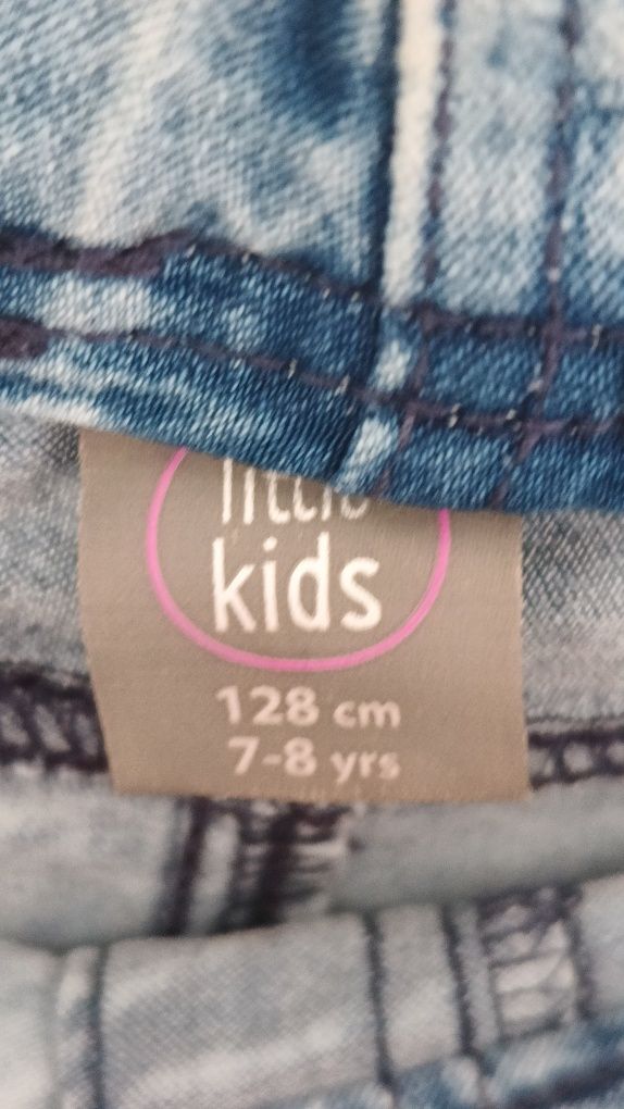 Jasne jeansy dziewczęce typu jegginsy