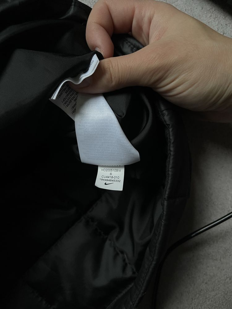 Курточка мужская Nike Syn Fil Anorak  размер S