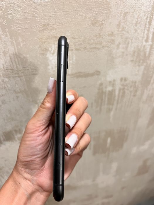 Продам 11 айфон 64