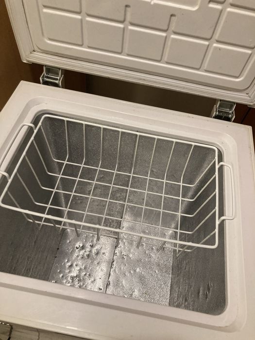 Arca congeladora vertical pequena