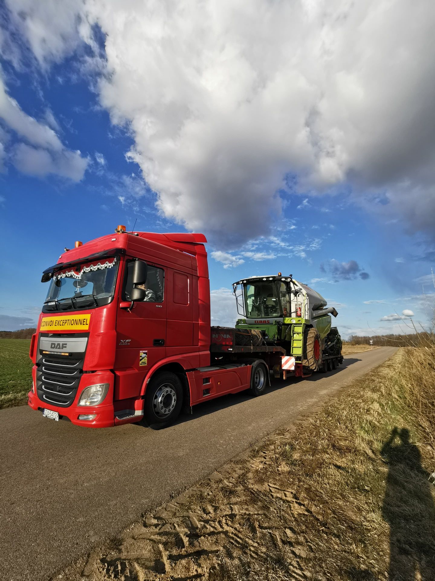 Transport Gabarytów Domków Maszyn Rolniczych Kombajnów Koparek Leśnych