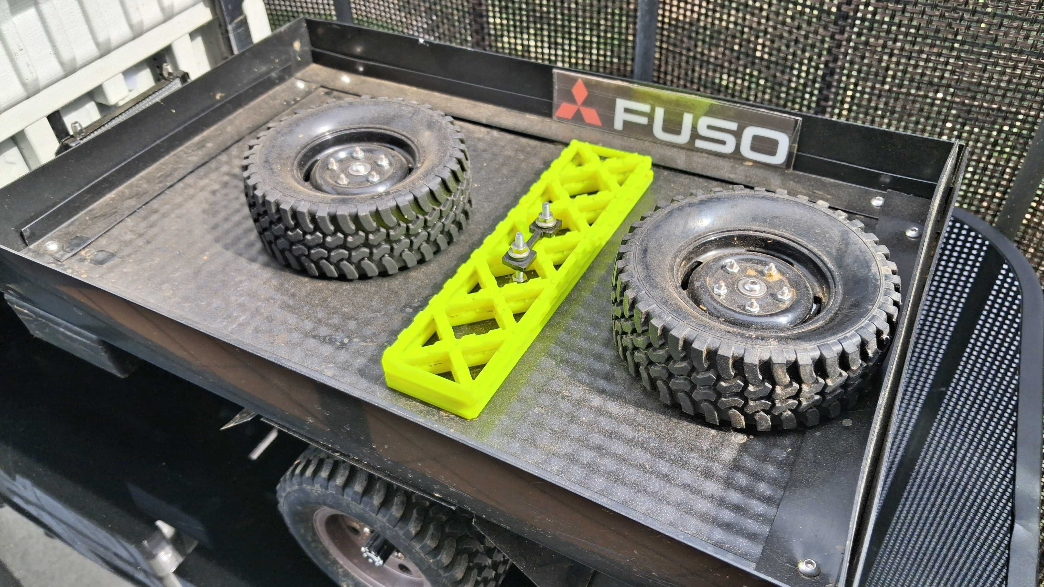 RC trial ciężarówka Mitsubishi Fuso 4x4