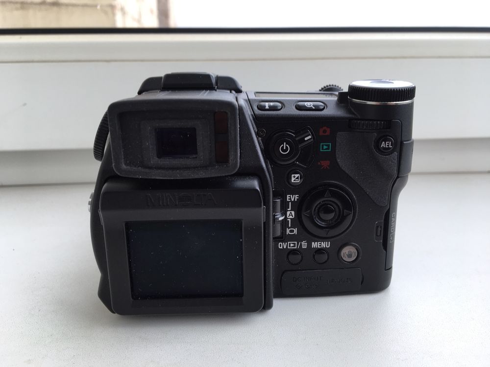 Minolta DiMAGE A1 - цифровой фотоаппарат
