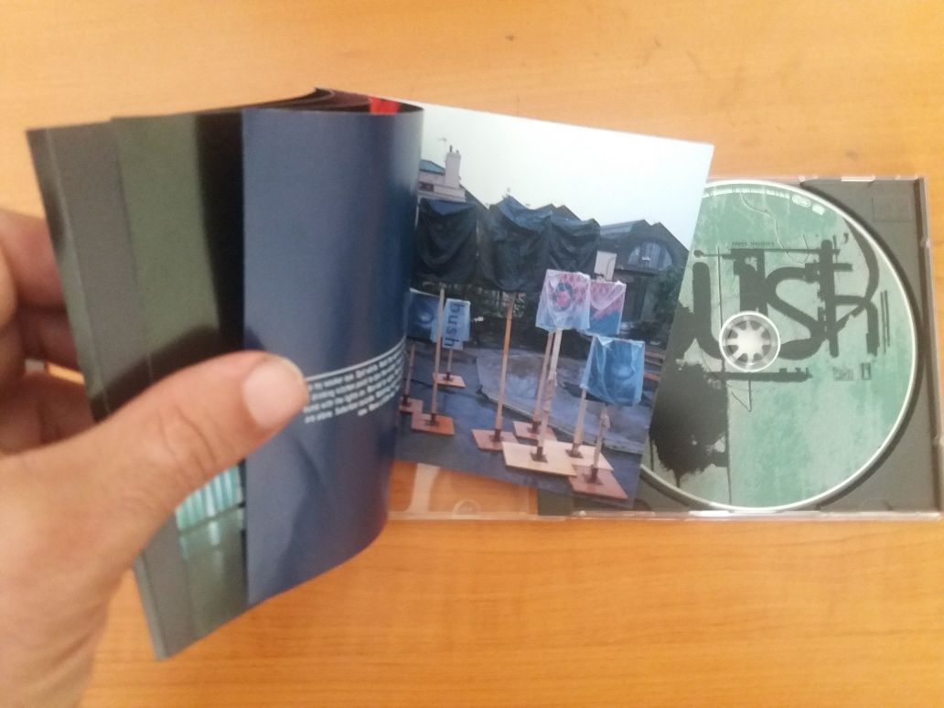 CD Bush - Razorblade Suitcase