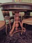 Mesa de sala com cadeiras