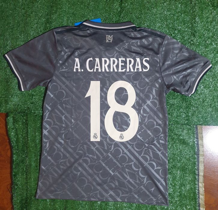 Camisola de Álvaro Carreras inspirada na do real madrid