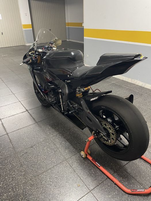 Yamaha R1 - pista
