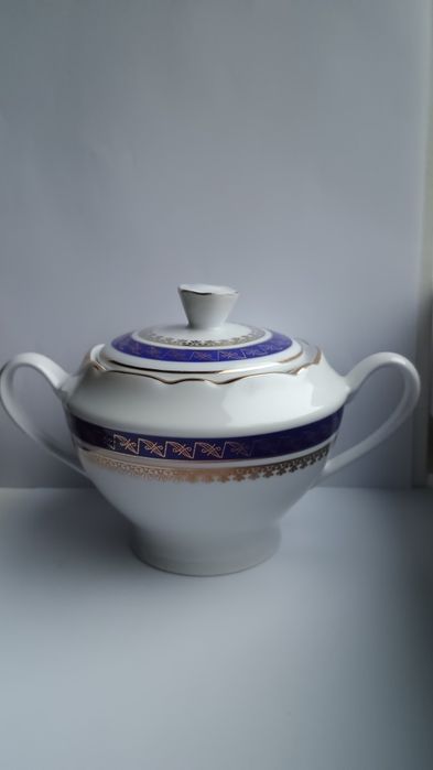 Cukiernica z porcelany, złoto-kobaltowe zdobienie, Ćmielów, Feston