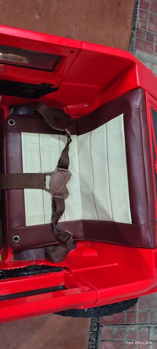 Дитячий електромобіль