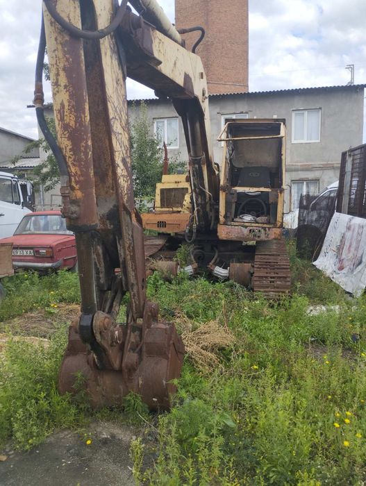 Экскаватор гусеничный , б/у