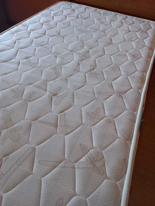 Cama Solteiro - Madeira maciça com gavetas + Colchão