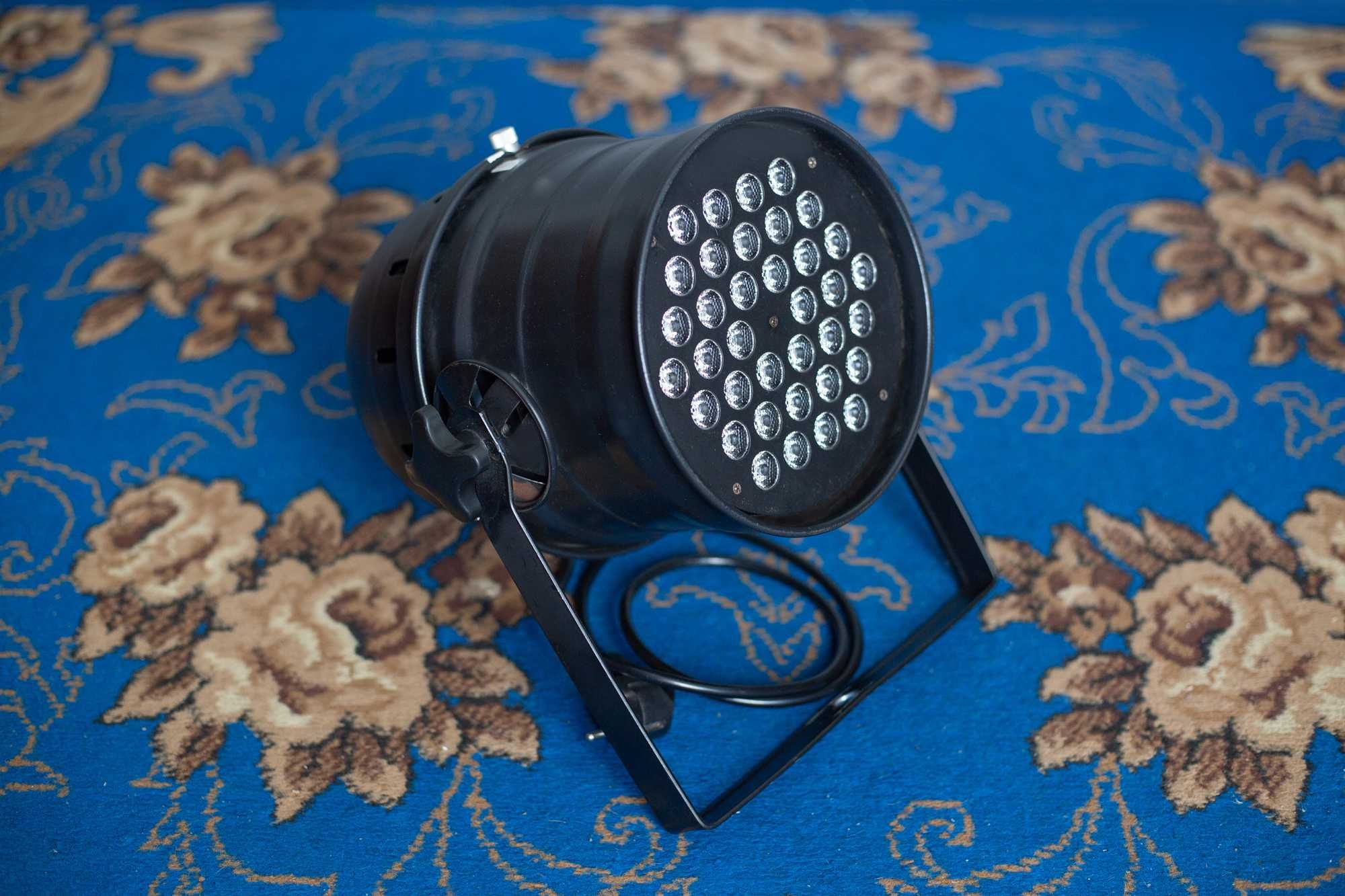 Світло для сцен, кафе, весільних музикантів. New Light NL 1202C(36*3W)