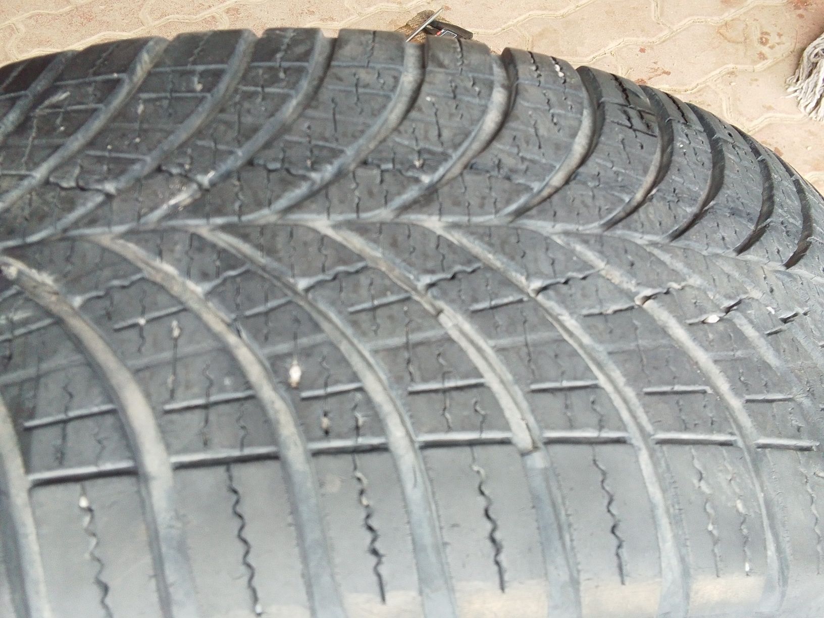 Opona wielosezonowa 215/65r16 GOODYEAR 2022r 6mm