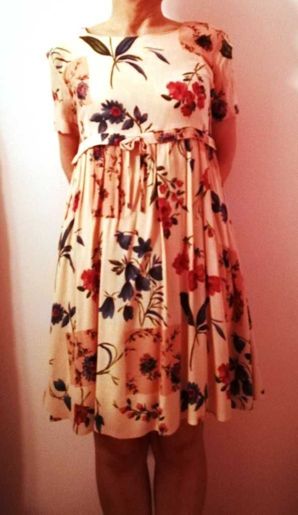 Sukienka w kwiaty firmy Kimitex