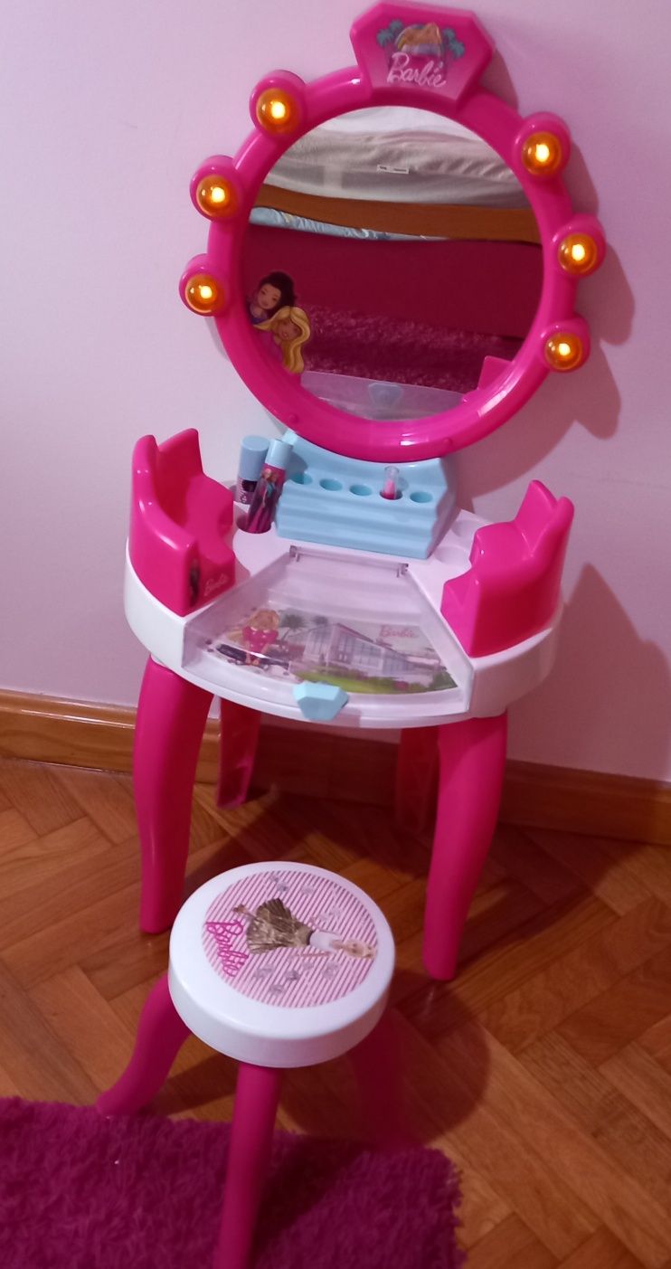 Trocado da barbie com luzes e música