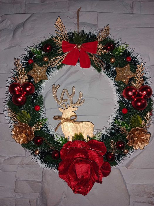 Wianek świąteczny na drzwi