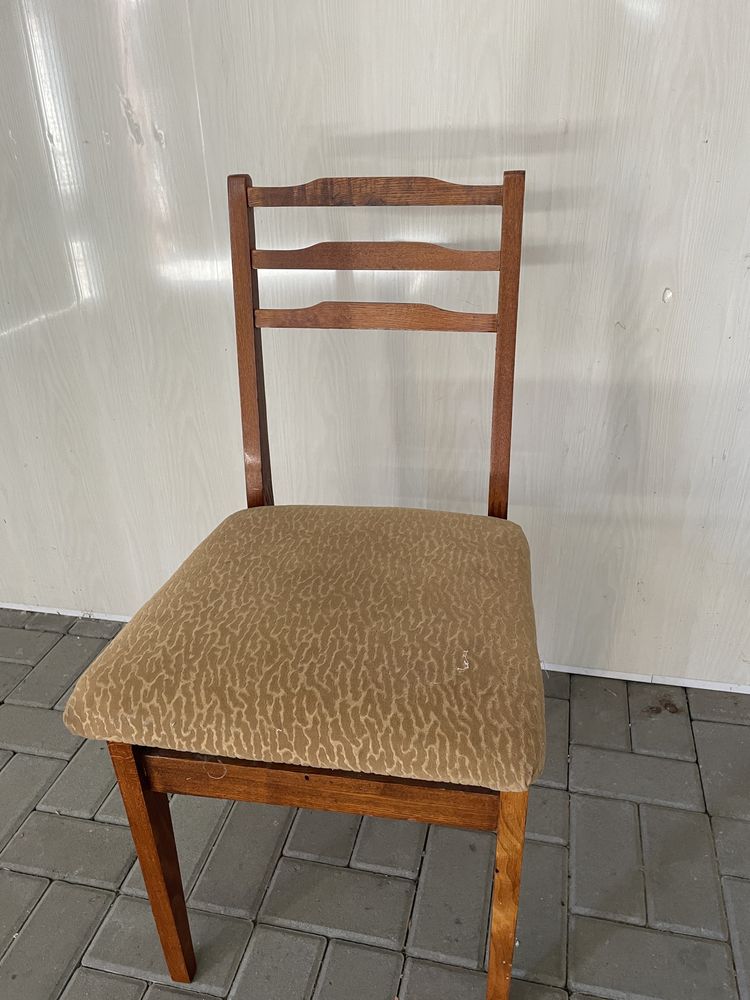 стілець в гарному стані