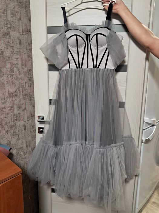 Продаю випускну сукню