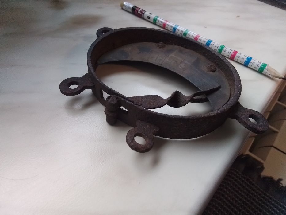 Zabytkowa waga hakowa księżycowa