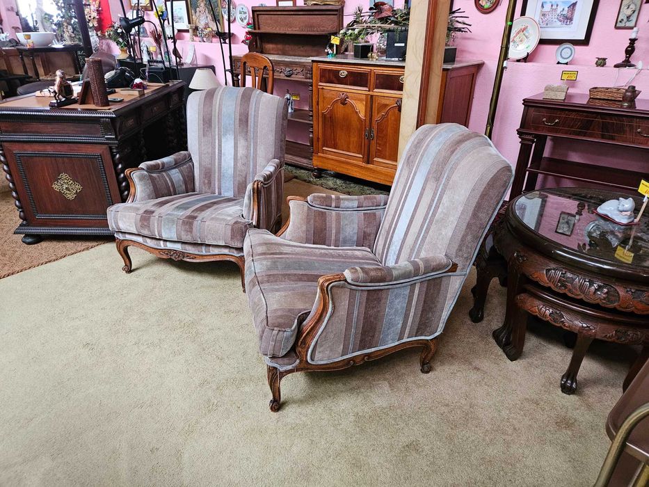 Cadeirões antigos - Bom estado geral - Valor unitário