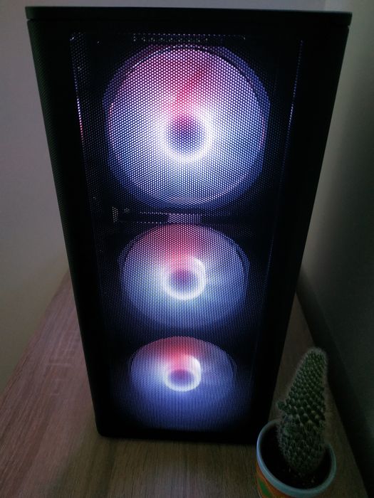 Komputer do gier Ryzen 5 5600/RTX 4060 8 GB GDDR6/32 GB RAM DDR4/M2