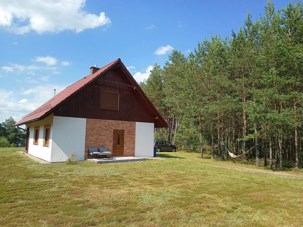 Całoroczny domek nad jeziorem z prywatną plażą – dla 4-10 osób